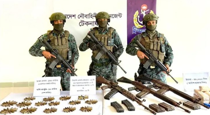 টেকনাফে অভিযান চালিয়ে অস্ত্র-গোলাবারুদ-ইয়াবা জব্দ করলো নৌবাহিনী